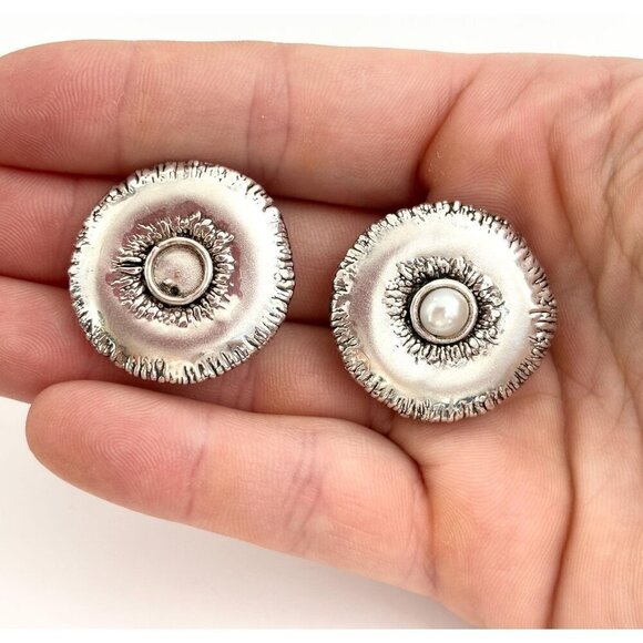 Silver Tone Textured Clip On Vintage Retro Stud Classic Earrings - Picture 6 of 10